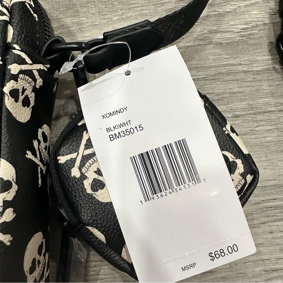 Betsey Johnson XOMINDY Black & White Skull & Crossbones Crossbody With Pouch NWT - Picture 5 of 6